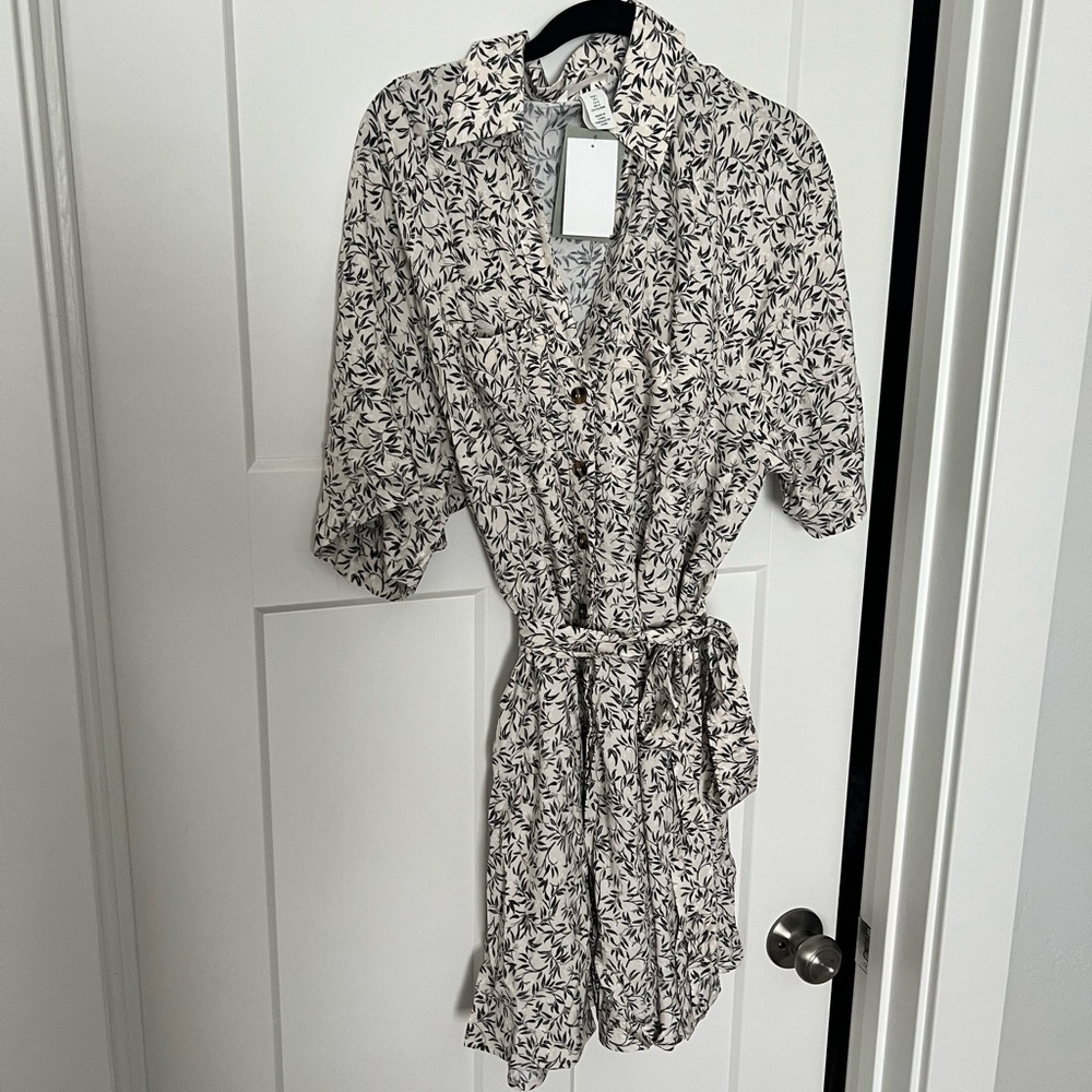 Mini Dress with Buttons and Tie - Size Large